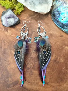 Nébuleuse d'Abalone — Boucles d'Oreilles Chamaniques Totem Tortue de Mer | Plumes Rares & Pierres Sacrées | Artisanat Spirituel