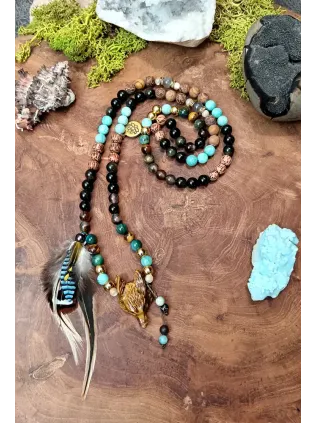 La Flamme des Bois — Mala Chamanique Tibétain Totem Renard | Œil de Tigre Sculpté, 108 Pierres Sacrées & Plumes Rares