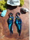 Boucles d'oreilles Chamaniques "Les secrets de Bastet" - Lapis Lazuli & Plumes Totem