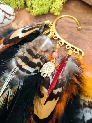 Bijou d'Oreille Earcuff Chamanique "Murmure de Feu" - Pierre de Soleil & Plumes Sacrées