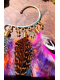 Sunset Flower – Earcuff chamanique en plumes naturelles, cornaline, agate rose et améthyste