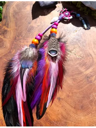 Mystische Perlmutt – Schamanischer Haar-Schmuck mit Amethyst und natürlichen Federn
