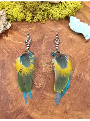 Plumes des Caraïbes - Boucles d'oreilles chamaniques en apatite et plumes de perroquet