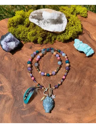 Der Fuchs der Morgenröte – Schamanische Labradorit-Kette mit natürlichen Federn | Intuitiver Erdungs-Schmuck