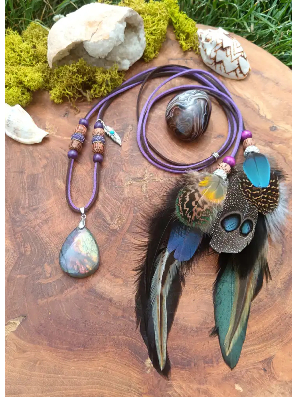 Rainbow Aurora - Collier chamanique en labradorite et plumes naturelles de paon