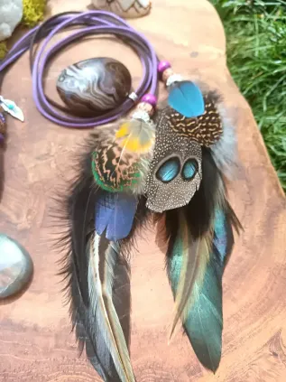 Rainbow Aurora - Collier chamanique en labradorite et plumes naturelles de paon