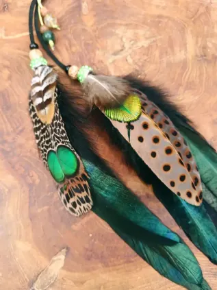 Les lianes Mystiques - Bijou de cheveux chamanique en quartz rutile et plumes de paon