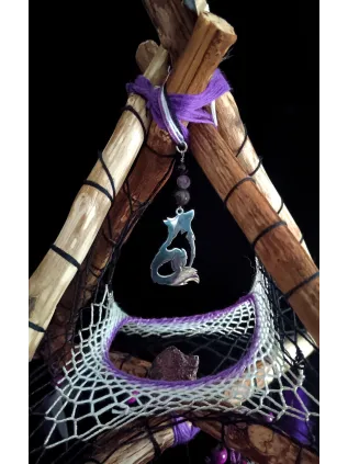 Attrape-Rêves 3D Tipi Chamanique – Le Loup des Mille Feux d’Ombre | Chalcopyrite & Plumes Nobles