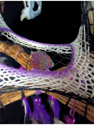 Attrape-Rêves 3D Tipi Chamanique – Le Loup des Mille Feux d’Ombre | Chalcopyrite & Plumes Nobles