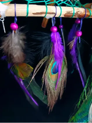 Attrape-Rêves 3D Tipi « Le Paon Enchanteur » | Géode de Quartz & Plumes Nobles