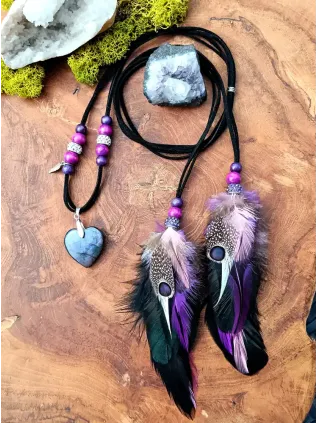 Collier Chamanique « Cœur Sensuel » | Labradorite Violette & Plumes Nobles