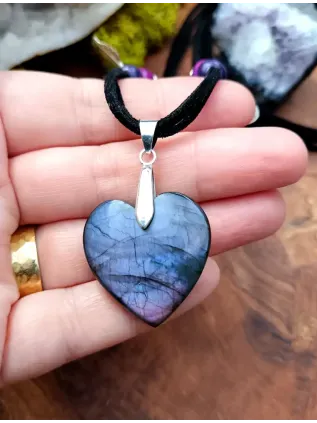 Collier Chamanique « Cœur Sensuel » | Labradorite Violette & Plumes Nobles